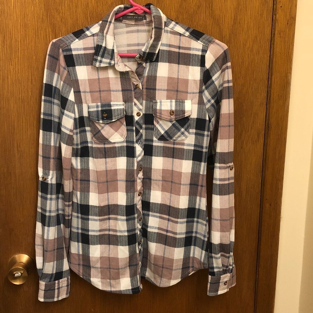 Soft new Suzy Shier plaid button down shirt.